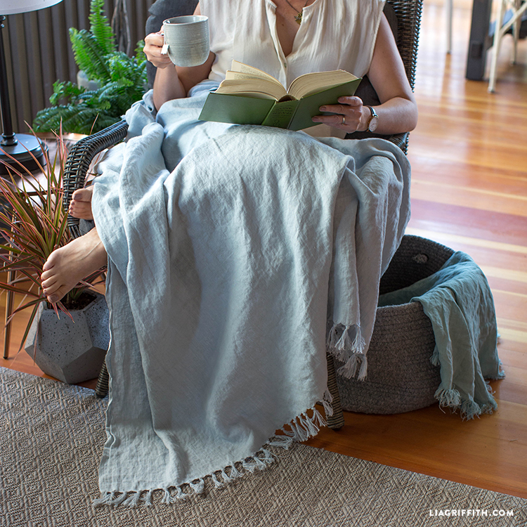 Cozy Up Without a Needle A Guide to No-Sew Blanket Making 2 Cozy Up Without a Needle A Guide to No-Sew Blanket Making