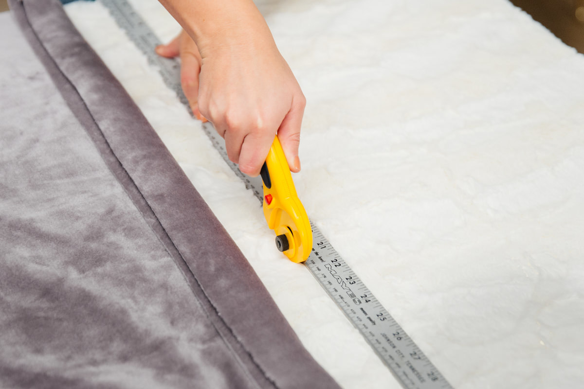 How Much Fabric Do You Need for a Throw Blanket? A Comprehensive Guide 2 How Much Fabric Do You Need for a Throw Blanket? A Comprehensive Guide