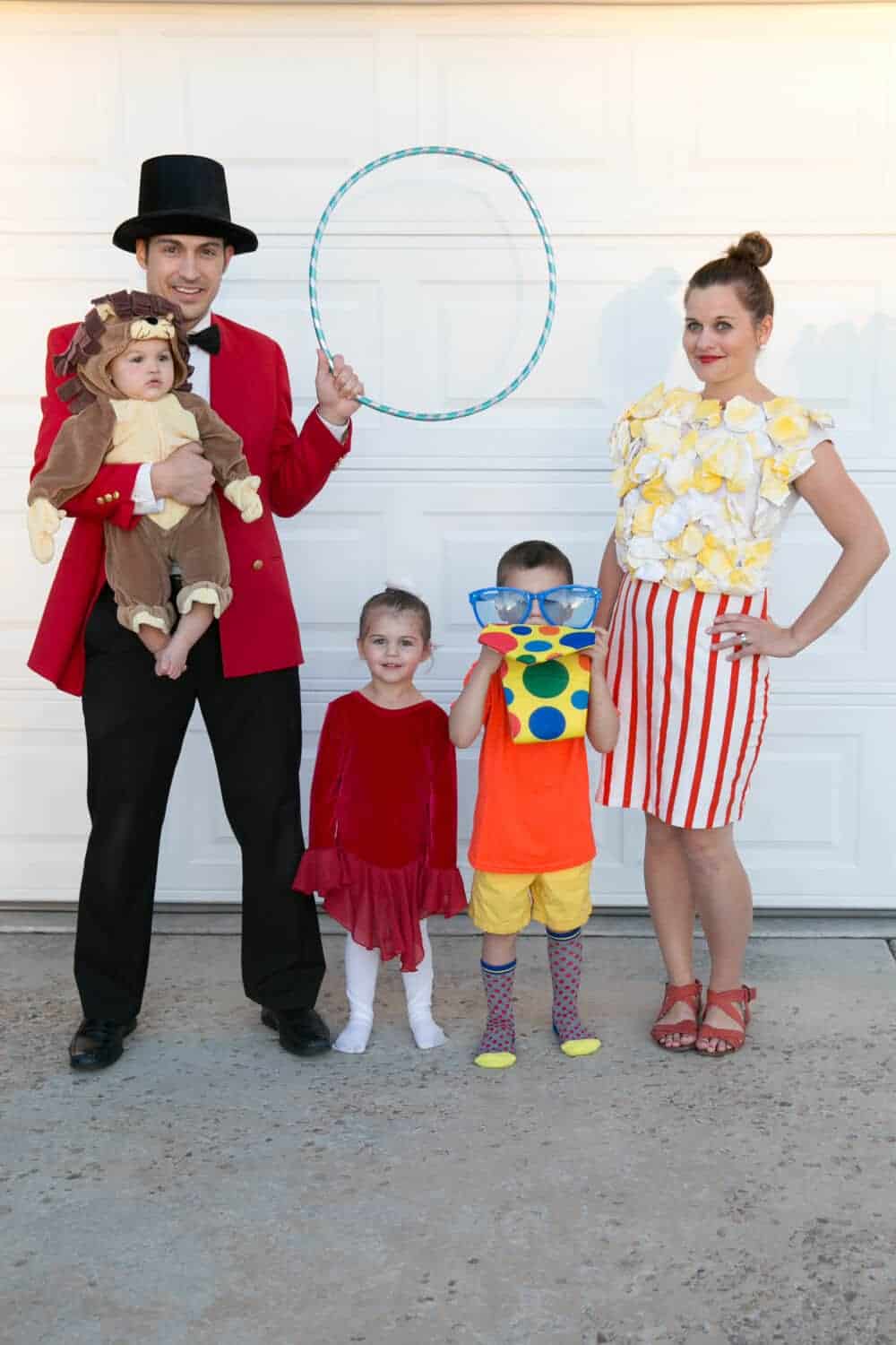 Spooktacular Family Fun 3-Person Halloween Costume Ideas 2 Spooktacular Family Fun 3-Person Halloween Costume Ideas